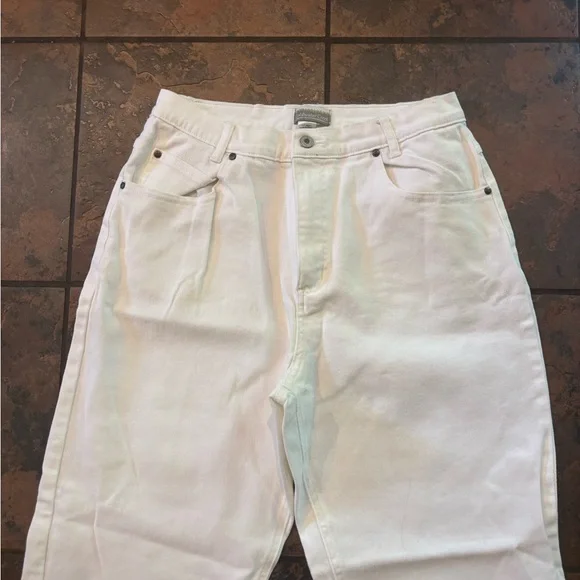 ⭐️⭐️Cold water creek White High-Waisted Jeans - Picture 2 of 4